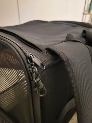 Plecak dla zwierząt z okienkami z siatki